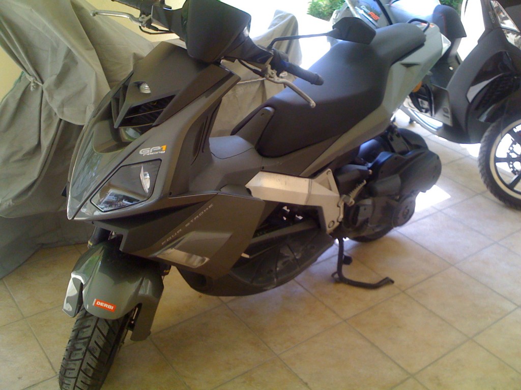 Στο γκαράζ http://pausiphono.com/wp-content/uploads/2009/05/img_0038-1024x768.jpg
